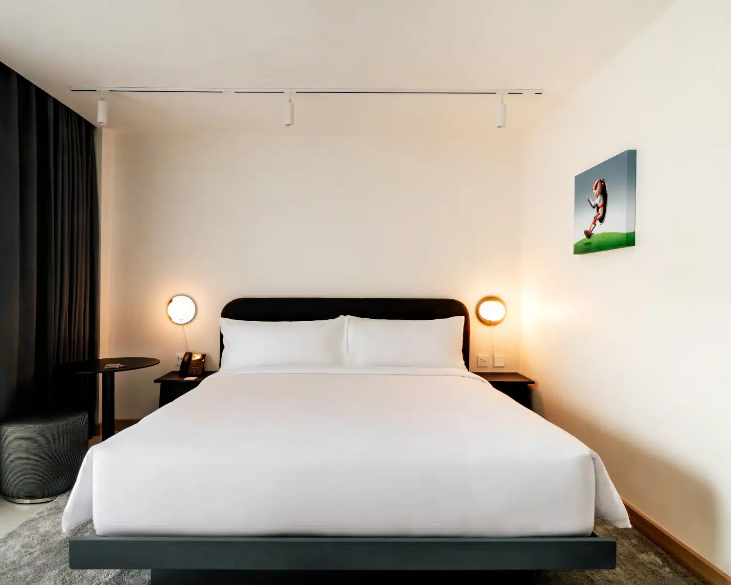 Superior King — temporary StandardX room photograph